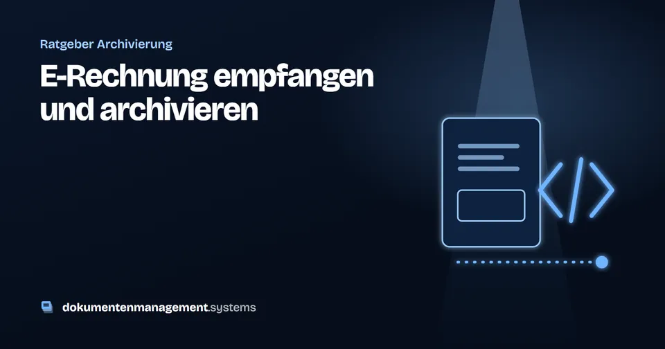 Schaubild: Rechnung neben XML-Klammern auf dunkelblauem Grund